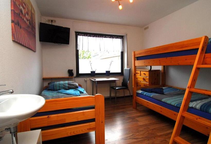 标准三人间, Monteurwohnung Krings Ferienwohnung Am Steinbüchel 1