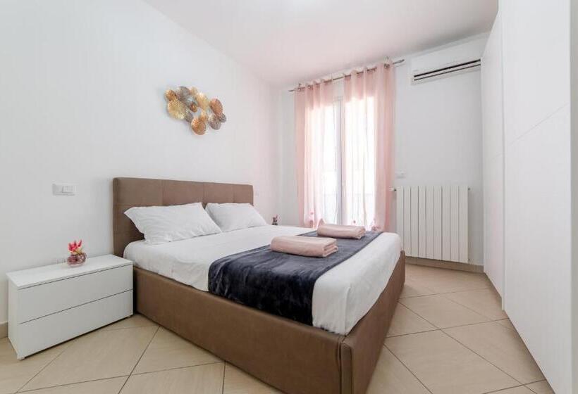 اتاق استاندارد سه تخته با بالکن, Sterlizia Rooms
