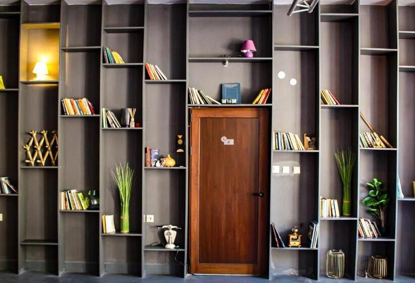 استودیو استاندارد با بالکن, R34 Boutique Guest House