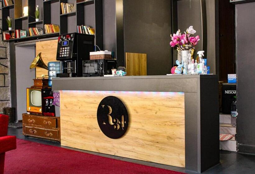 استودیو استاندارد با بالکن, R34 Boutique Guest House