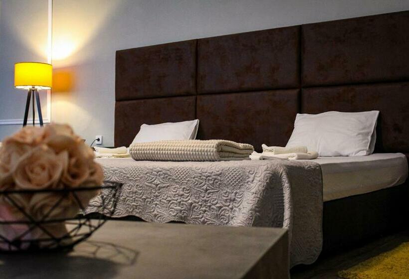 استودیو استاندارد با بالکن, R34 Boutique Guest House