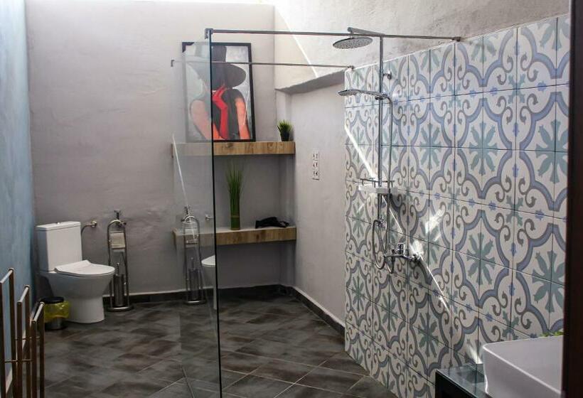 استودیو استاندارد با بالکن, R34 Boutique Guest House