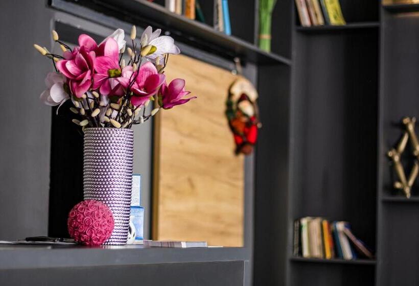 استودیو استاندارد با بالکن, R34 Boutique Guest House
