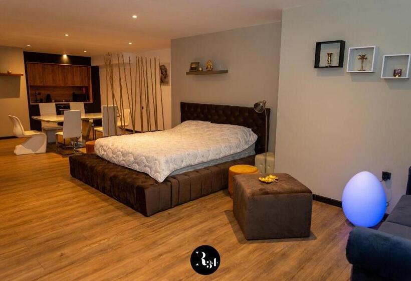 استودیوی سوپریور, R34 Boutique Guest House