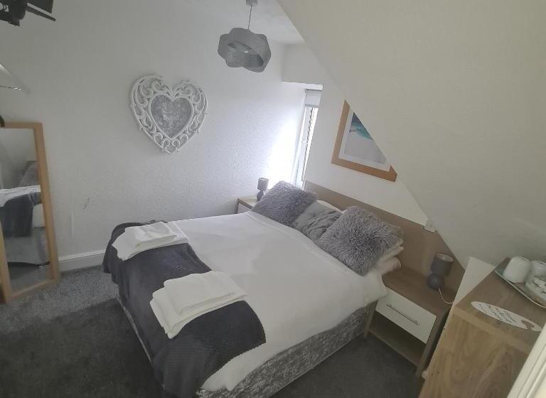Standard room with outdoor bath, Glenmoore Guest House