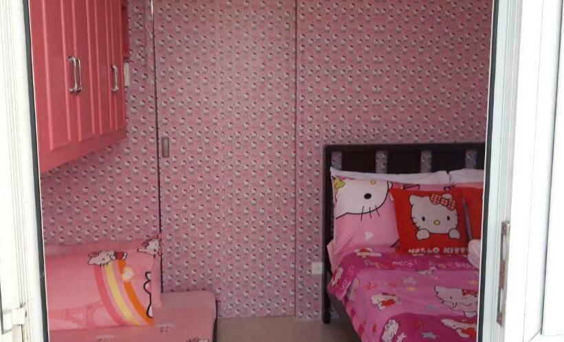 اتاق خانوادگی, Hello Kitty At Wind Residences Tagaytay