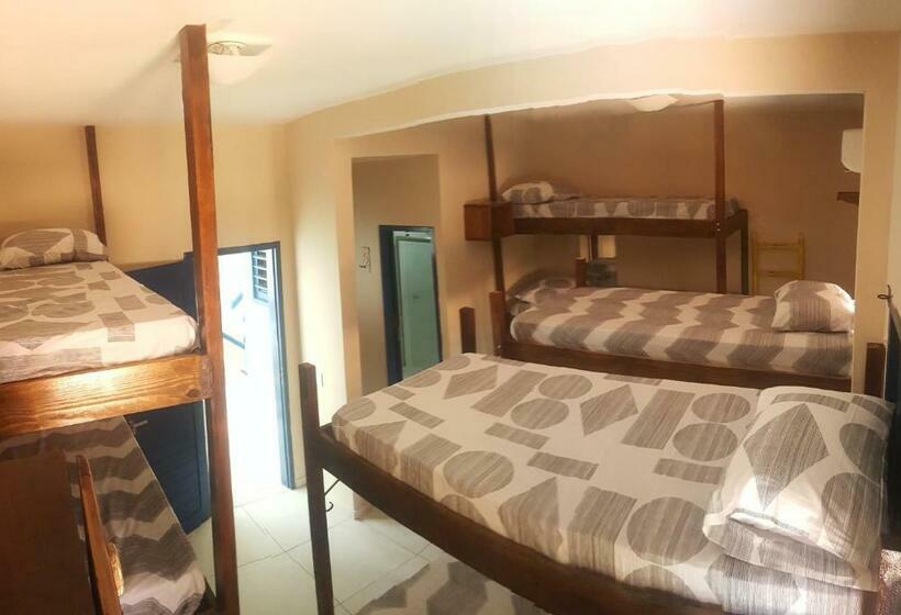 מיטה בחדר משותף, La Estacion Hostel   Pipa