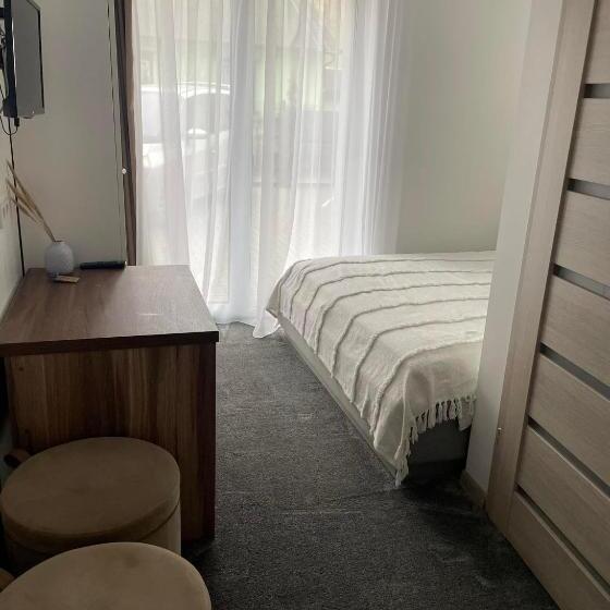 اتاق اکونومی, Izabelės Apartamentai