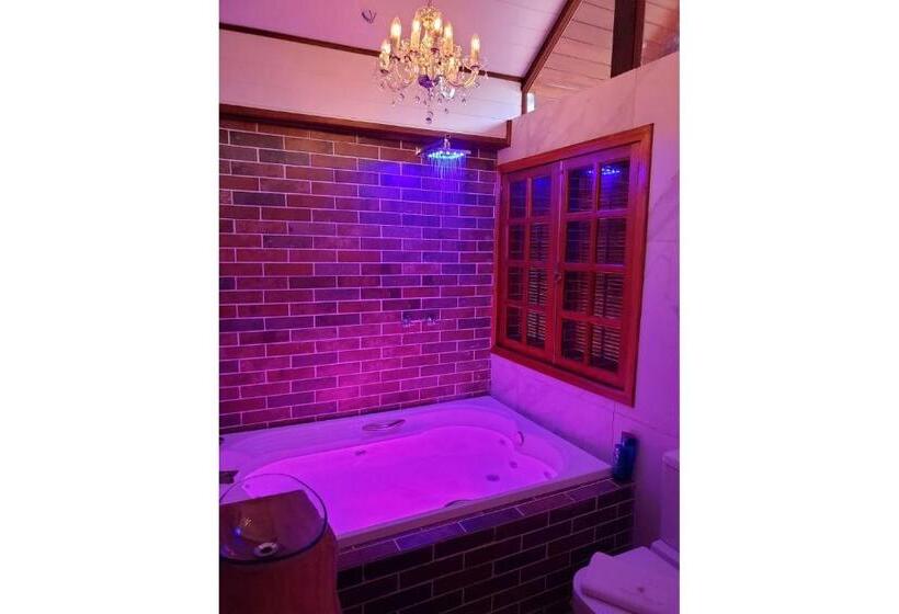 سوئیت با وان آب گرم, Mansao Austriaca Guesthouse