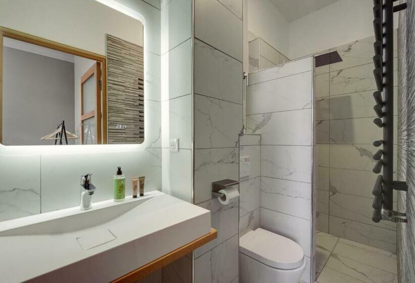 Номер Deluxe, Hôtel Une Chambre En Ville