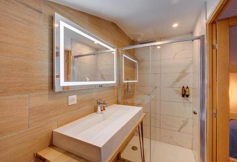 Номер Deluxe, Hôtel Une Chambre En Ville