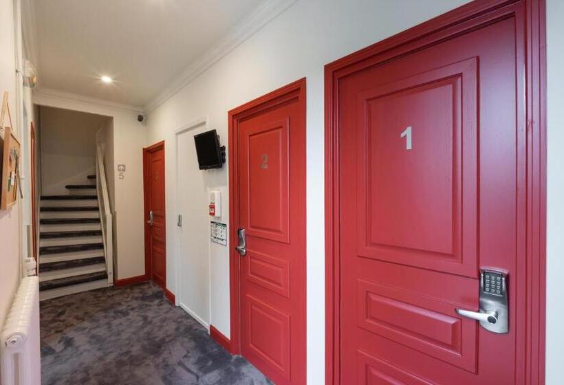 Номер Стандарт Индивидуальный, Hôtel Une Chambre En Ville