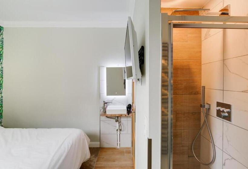 Номер Стандарт Индивидуальный, Hôtel Une Chambre En Ville