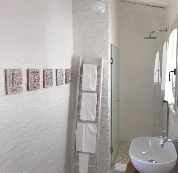 اتاق استاندارد چهار تخته, B&b Li Tauli