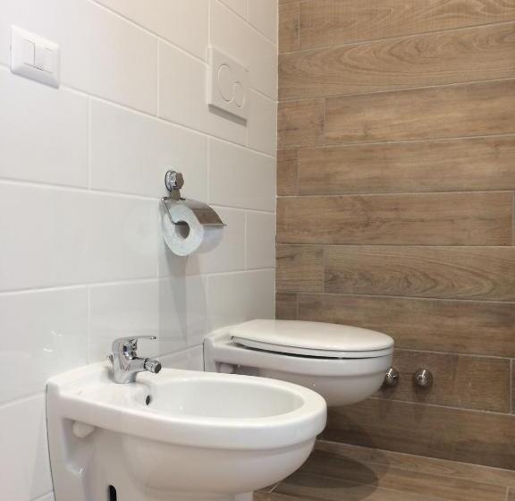 اتاق لوکس با بالکن, B&b Purple Italy