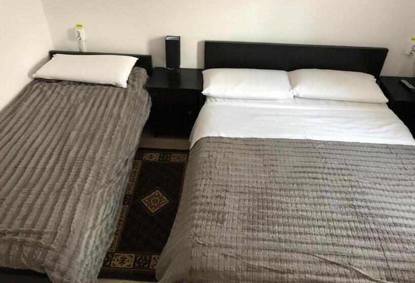 اتاق لوکس سه تخته, Casa Mocanitei