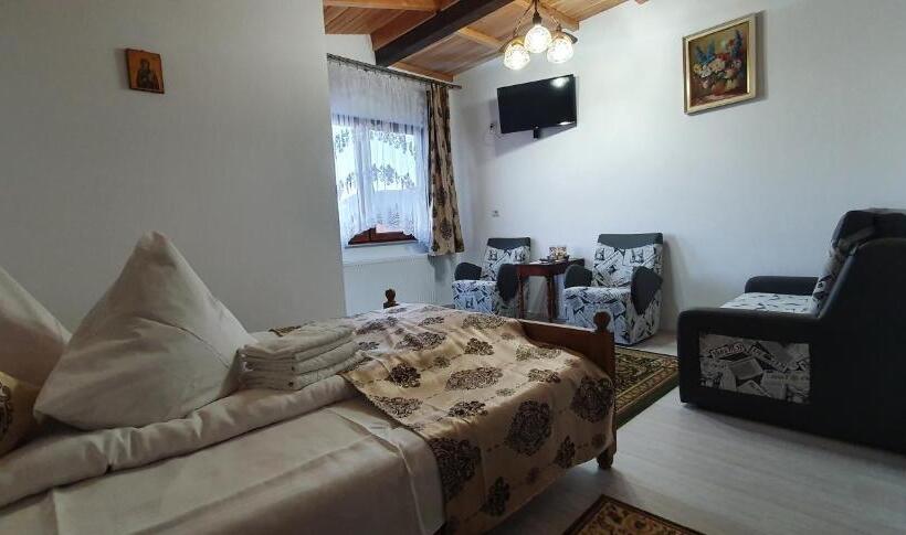 اتاق استاندارد سه نفره, Pensiunea Orhideea