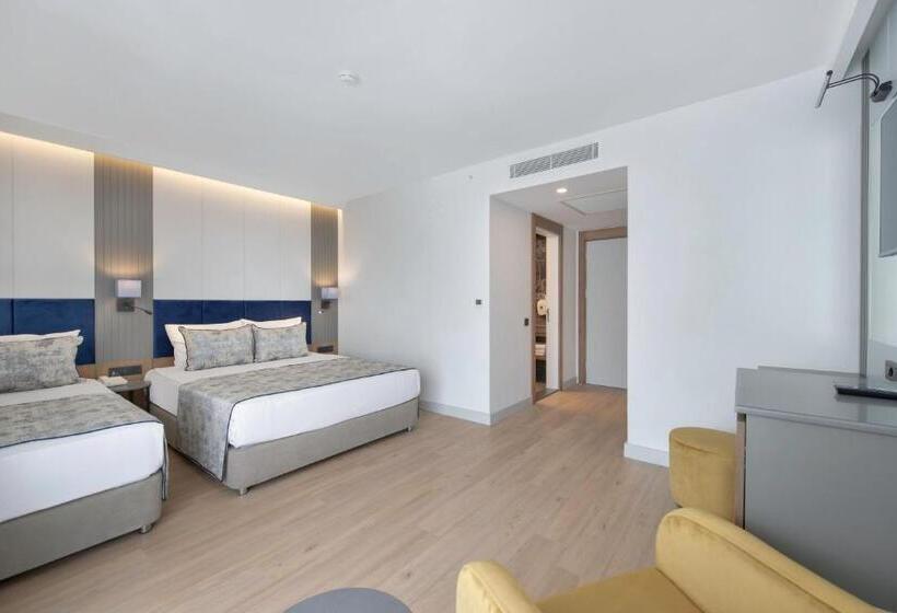 Номер Стандарт Трехместный, Sealife Kemer Resort Hotel   Ultra All Inclusive