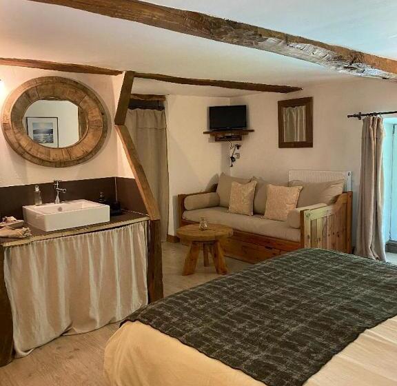 Трехместный Номер Стандарт с Видом, La Perle De La Lauzière, Chambres D Hôtes