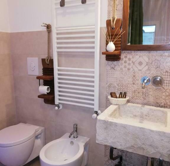 اتاق لوکس با بالکن, Torre Pendio B&b