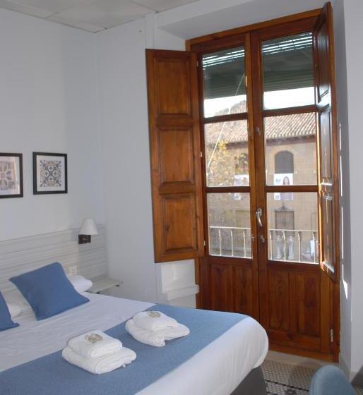 Standard room with outdoor bath, La Perla Granada Suites