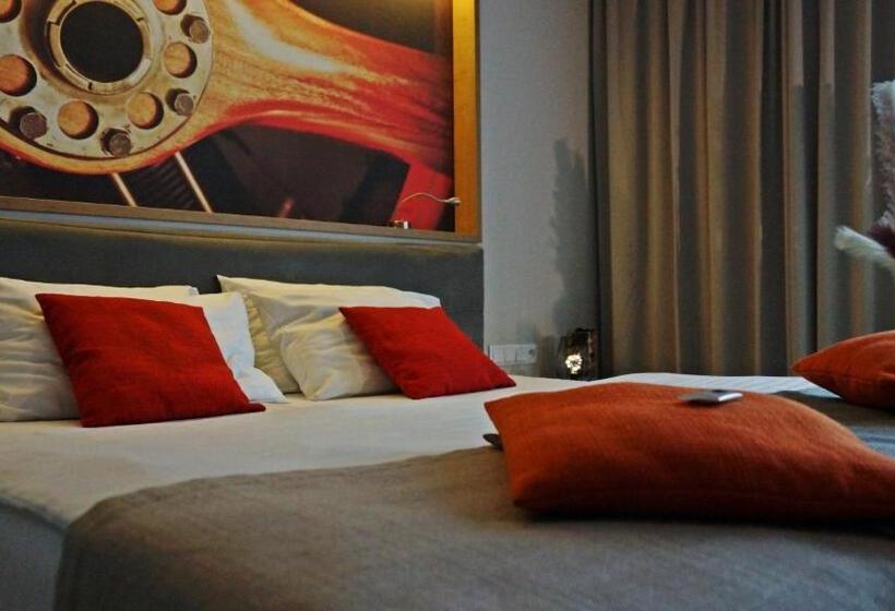 Quarto Deluxe, Forza