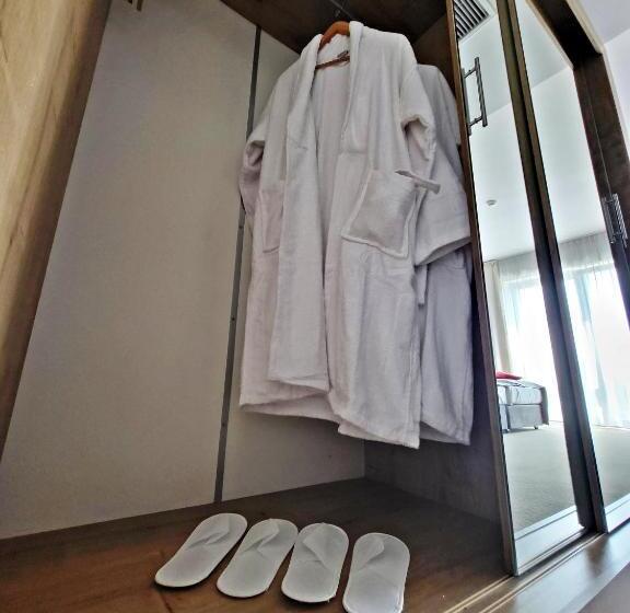 Quarto Deluxe, Forza