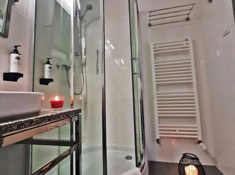 Quarto Deluxe, Forza