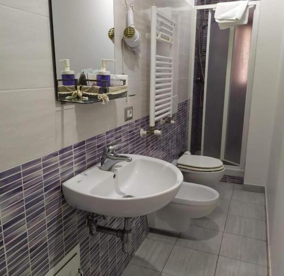 اتاق سه‌نفرۀ استاندارد با سرویس بهداشتی بیرون از اتاق, B&b A Casa Di Giosi