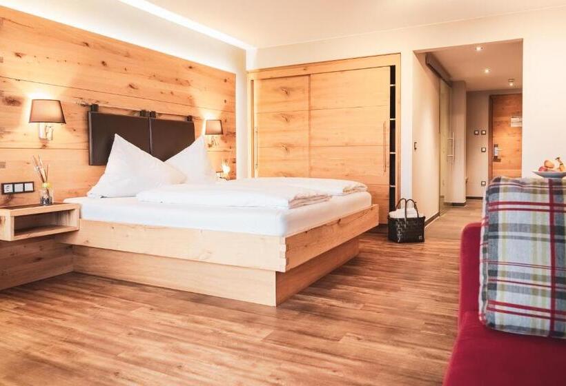 Полулюкс с Балконом, Panorama Allgäu Spa Resort