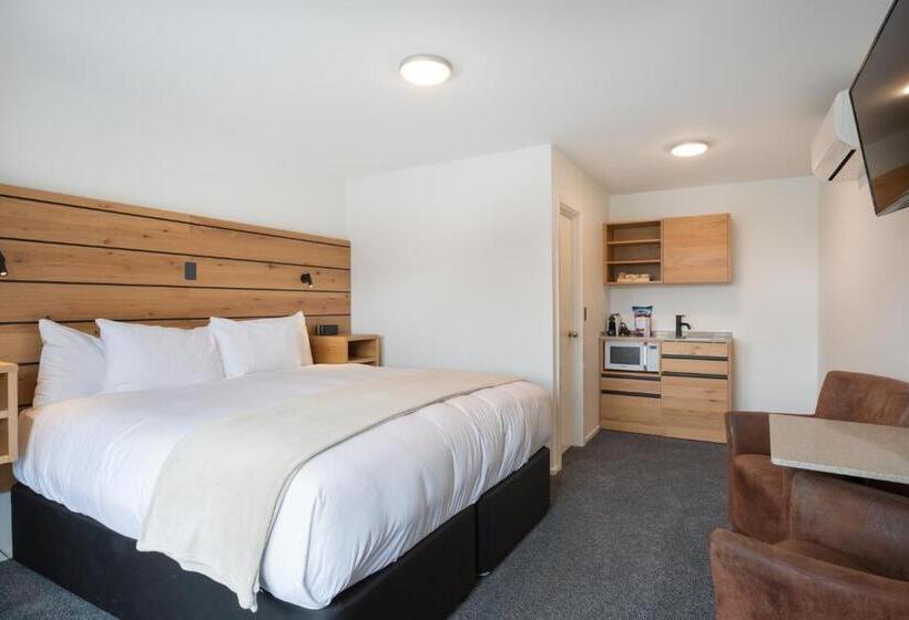 Standard studio with lake view, Lomond Lodge Motel & Apartments