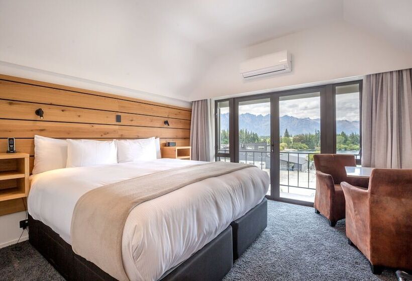 Standard studio with lake view, Lomond Lodge Motel & Apartments
