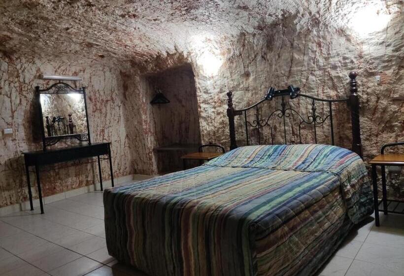 Люкс Семейный 2 Спальни, Radeka Downunder Underground Motel