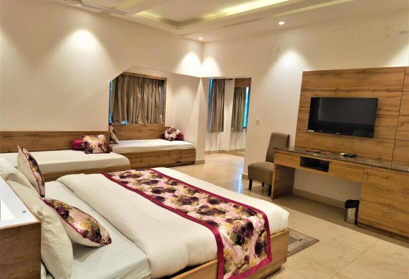 Семейный Номер, Wood Castle Spa & Resort