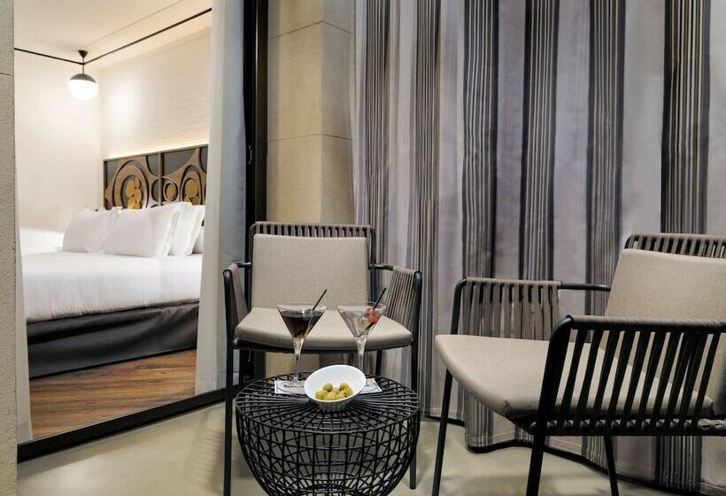 Номер Deluxe с Террасой, H10 Metropolitan 4* Sup