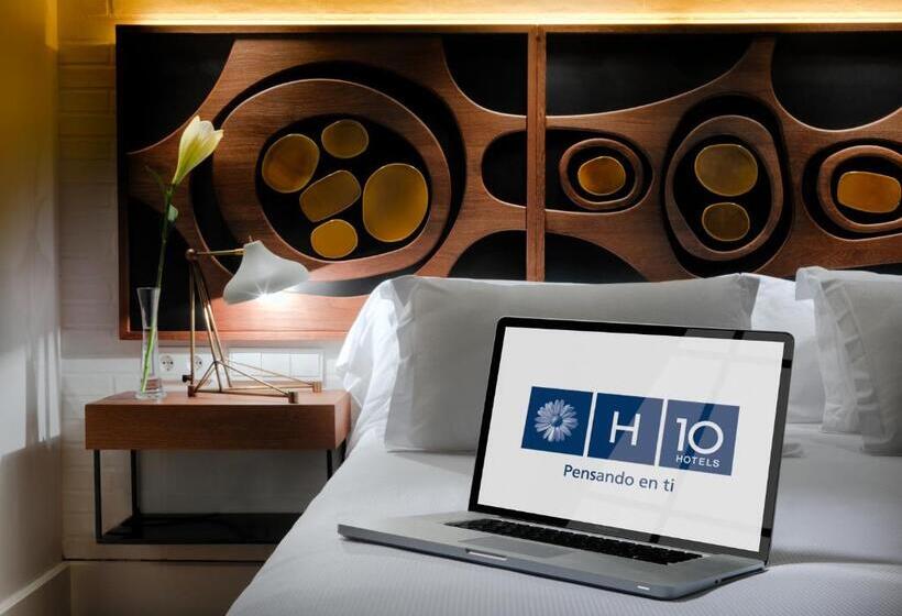 Номер Стандарт с Балконом, H10 Metropolitan 4* Sup