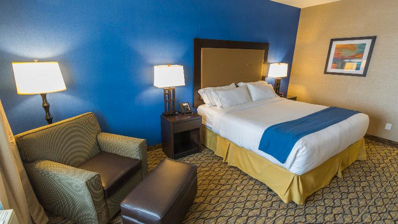 חדר סטנדרט עם מיטת קינג, Holiday Inn Express Thunder Bay, An Ihg