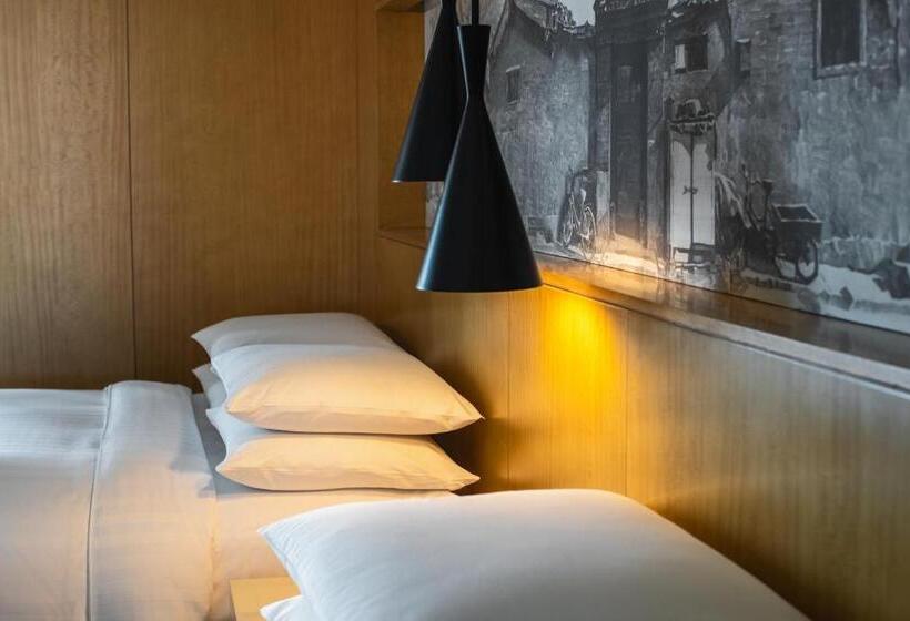 Номер Клуб, Renaissance Beijing Wangfujing