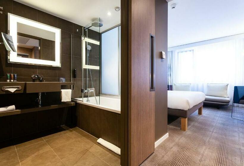 Номер Superior, Novotel Basel City