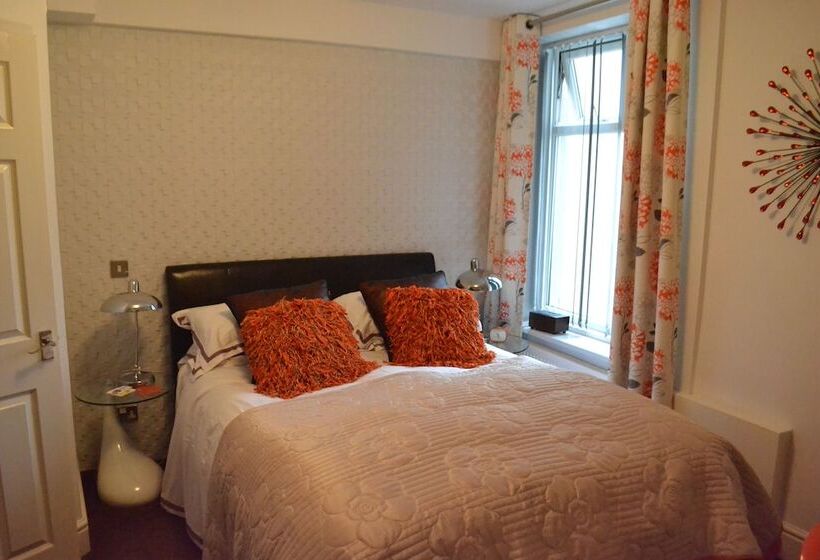Quarto Estandar, The Arthington