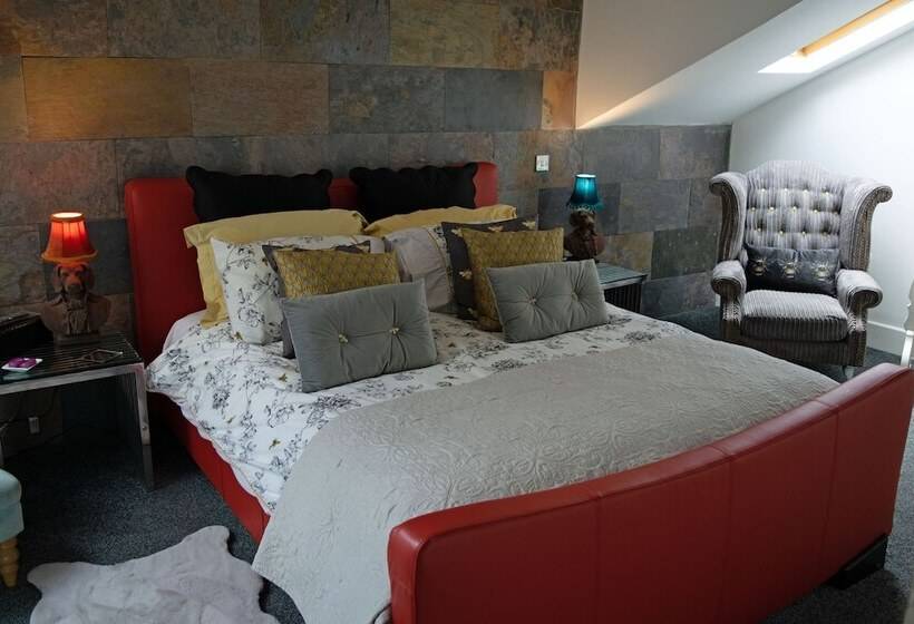 Quarto Estandar, The Arthington
