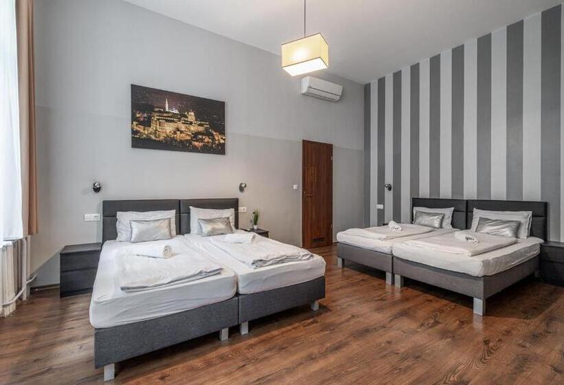 Четырехместный Номер Стандарт, Full Moon Budapest