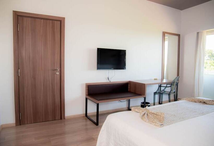 اتاق لوکس, 7 Saltos Resort