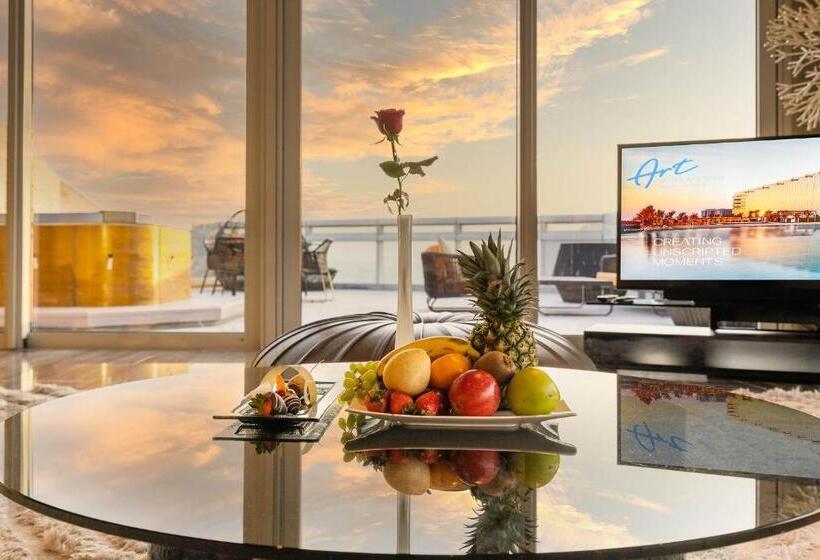 سوئیت رویال, The Art Hotel & Resort