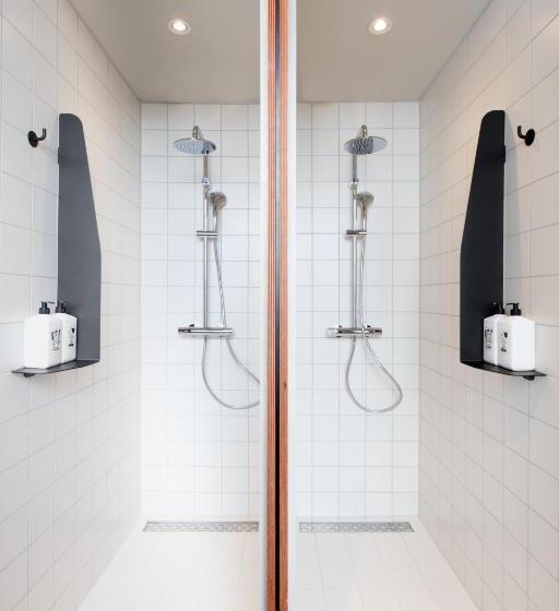 Standard Room Shared Bathroom, Volks