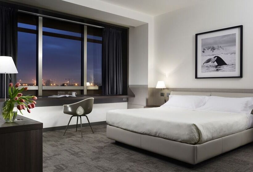 جناح جونيور, Unahotels San Vitale Bologna