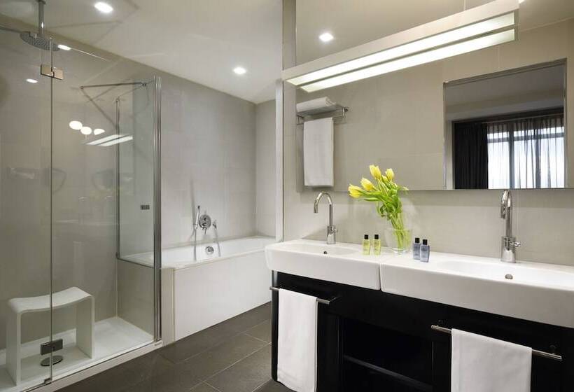 جناح, Unahotels San Vitale Bologna