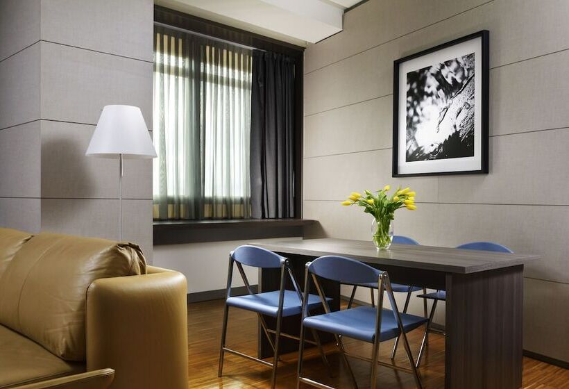 جناح, Unahotels San Vitale Bologna