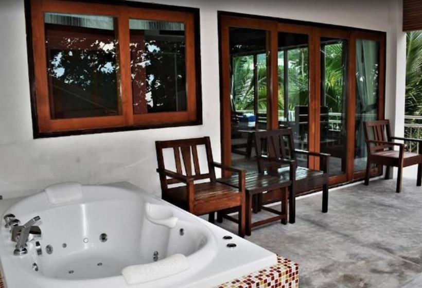 풀장 전망 디럭스 룸, Sairee Hut Resort Koh Tao