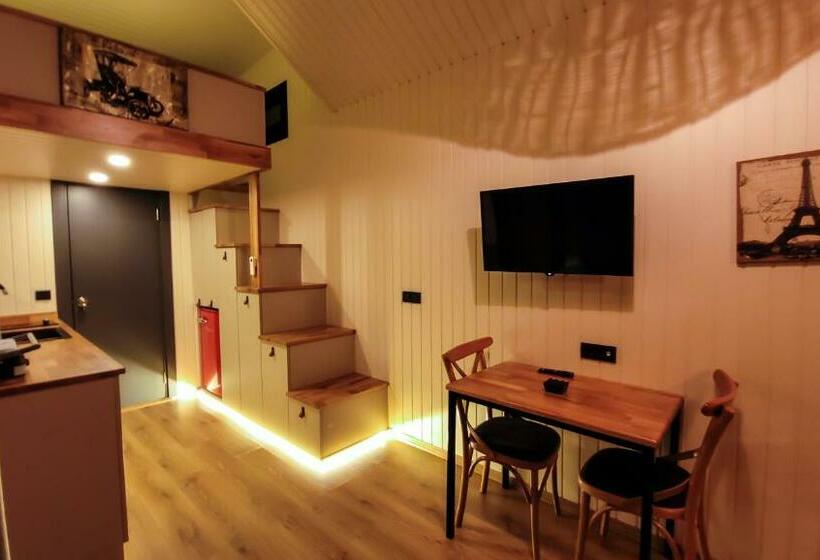 スタンダードルーム, Ten Ti̇ny House